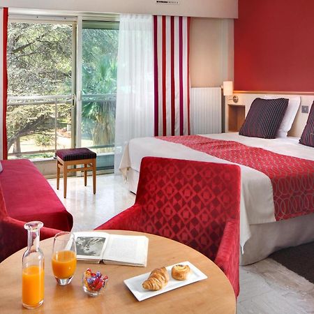 The Originals Boutique, Hotel Les Strelitzias Жуан-ле-Пен Экстерьер фото