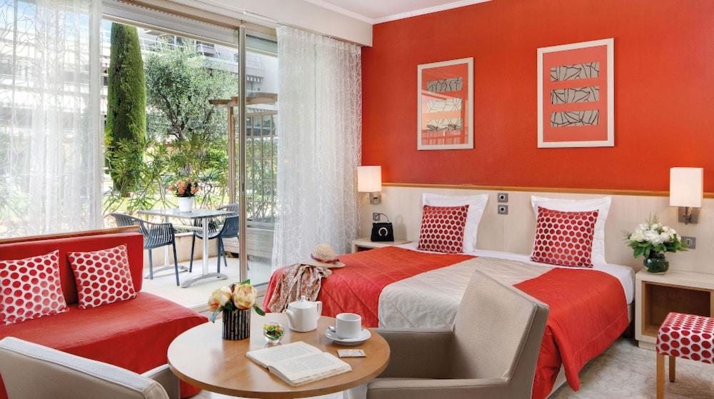 The Originals Boutique, Hotel Les Strelitzias Жуан-ле-Пен Экстерьер фото